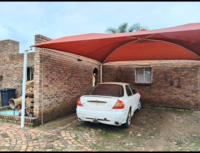 3 BEDROOM HOUSE FOR SALE IN DASPOORT ESTATE
